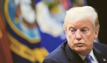 ٹرمپ نے تارکین وطن کوگولی مارنے،کرنٹ چھوڑنے کا حکم دیا،امریکی صحافیوں کا دعویٰ trump immigrants