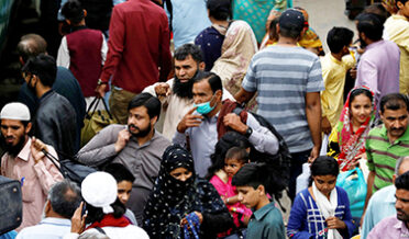 کورونا وائرس کی نئی لہر نے ساﺅتھ ایشیا میں تباہی پھیر دی: مگر عوام SOP's پر عمل درآمد کیلئے آج بھی آمادہ نہیں