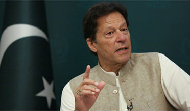 عمران خان کا قوم کو ڈٹے رہنے کا پیغام