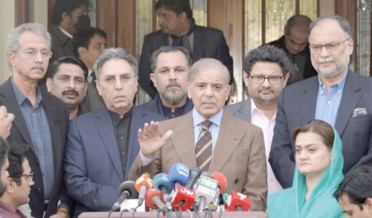 حکومت کے خلاف عدم اعتماد لانے کی کوششیں