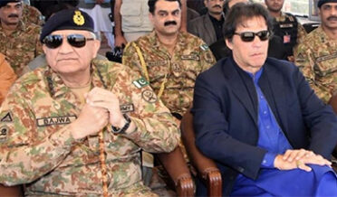 کیا عمران اپوزیشن، فوج اور امریکہ سے جاری جنگ جیت جائیں گے؟