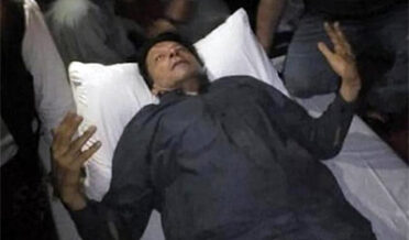 عمران خان قاتلانہ حملے میں زخمی، طبی امداد کیلئے نامعلوم مقام منتقل، فیصل جاوید، عمرڈار، احمد چھٹہ کوبھی گولیاں لگی ہیں، فواد چوہدری