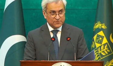 پاک ایران تجارت جاری ہے، تہران کیخلاف یکطرفہ پابندیوں پر عمل کے پابند نہیں، پاکستان